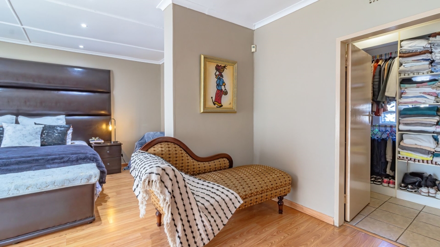 4 Bedroom Property for Sale in Meredale Gauteng