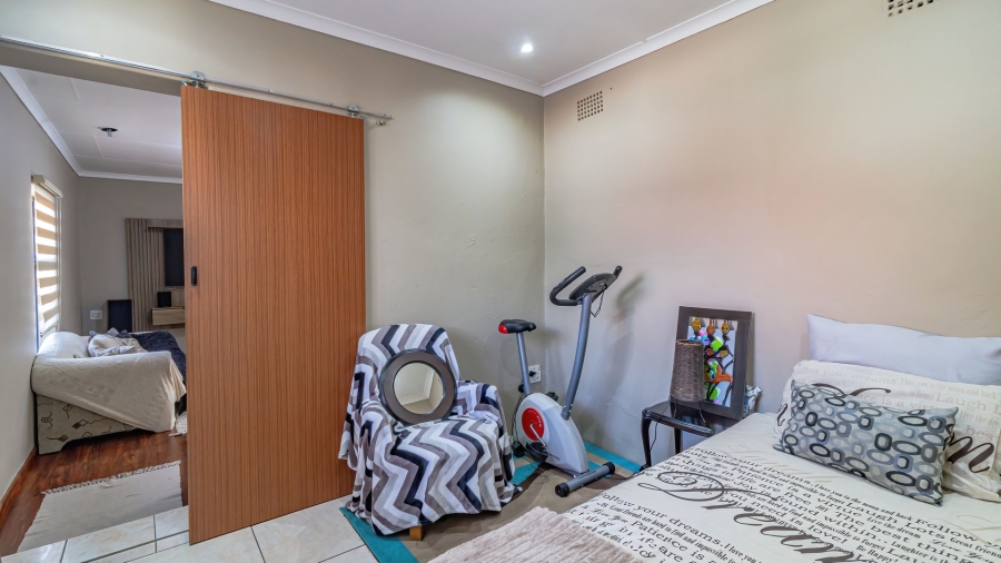 4 Bedroom Property for Sale in Meredale Gauteng