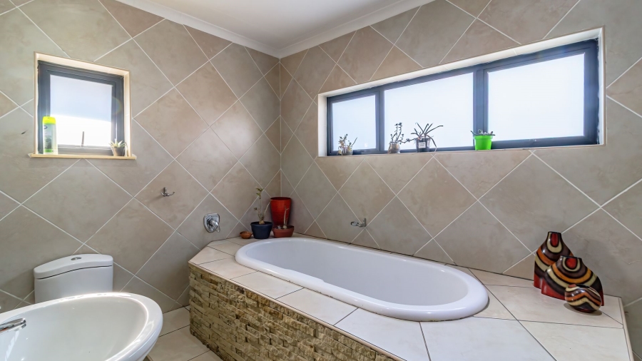 4 Bedroom Property for Sale in Meredale Gauteng