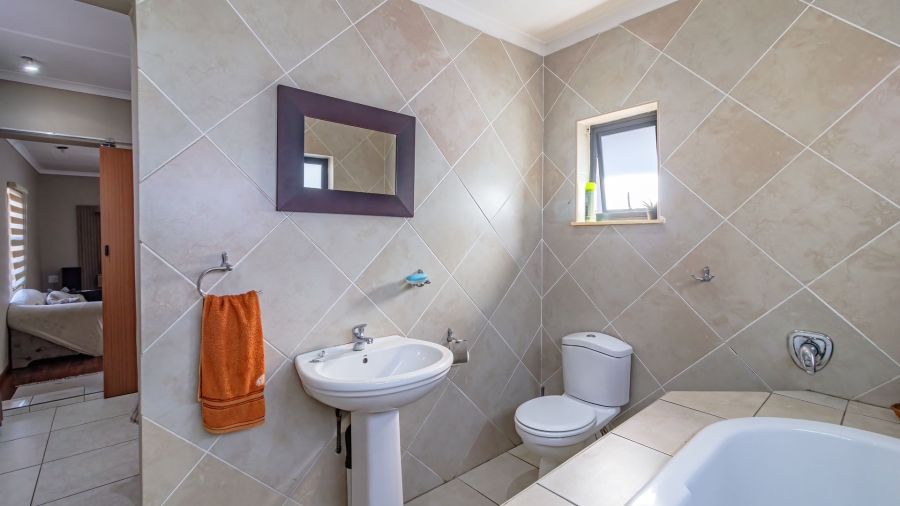 4 Bedroom Property for Sale in Meredale Gauteng