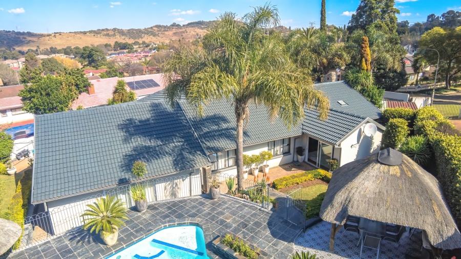 4 Bedroom Property for Sale in Meredale Gauteng