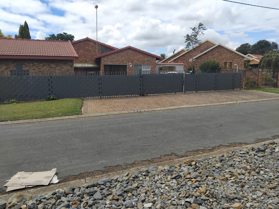 5 Bedroom Property for Sale in Ferryvale Gauteng