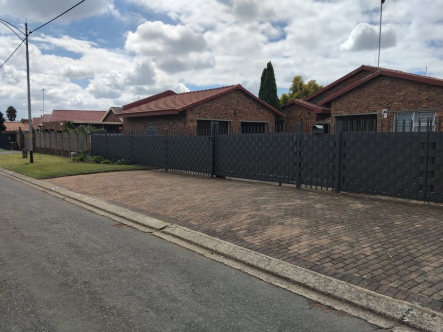 5 Bedroom Property for Sale in Ferryvale Gauteng
