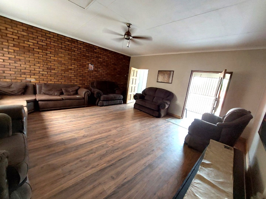 5 Bedroom Property for Sale in Ferryvale Gauteng