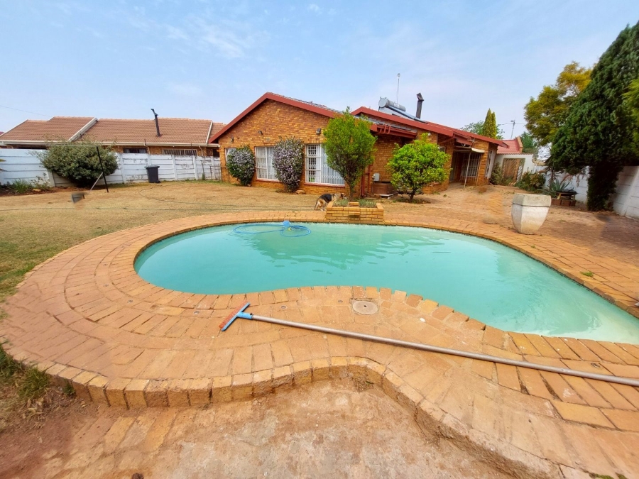 5 Bedroom Property for Sale in Ferryvale Gauteng