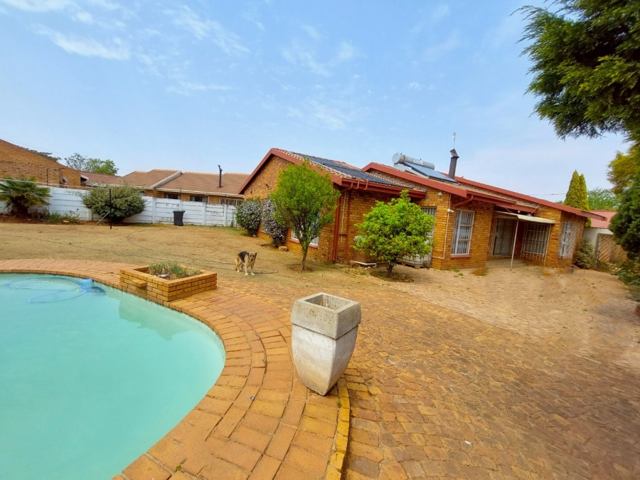 5 Bedroom Property for Sale in Ferryvale Gauteng