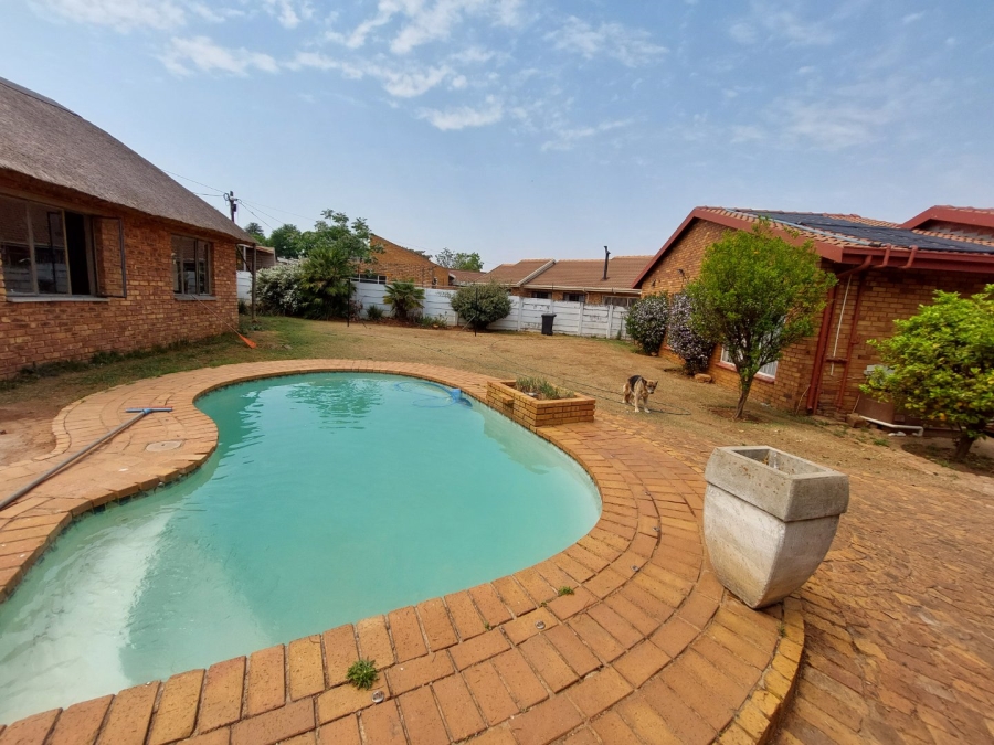 5 Bedroom Property for Sale in Ferryvale Gauteng