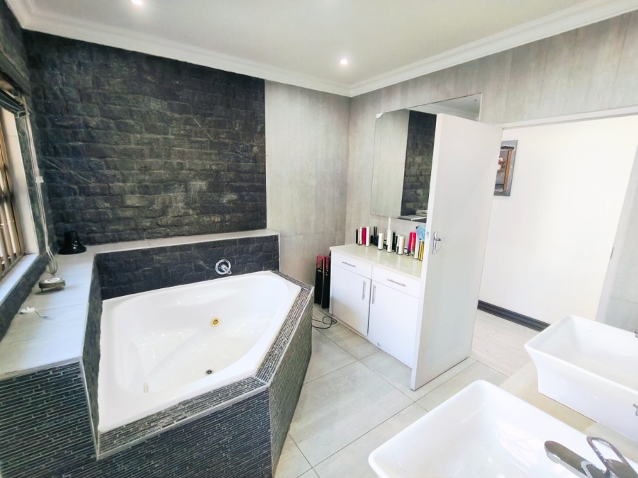 Commercial Property for Sale in Mantevrede Gauteng