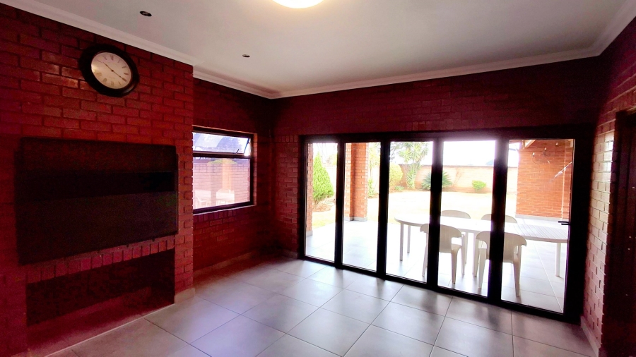 5 Bedroom Property for Sale in Vanderbijlpark SE 8 Gauteng