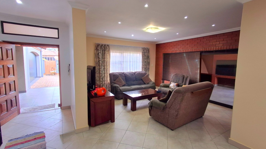 5 Bedroom Property for Sale in Vanderbijlpark SE 8 Gauteng