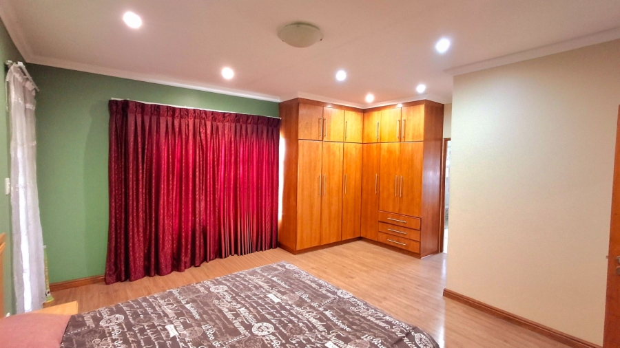5 Bedroom Property for Sale in Vanderbijlpark SE 8 Gauteng