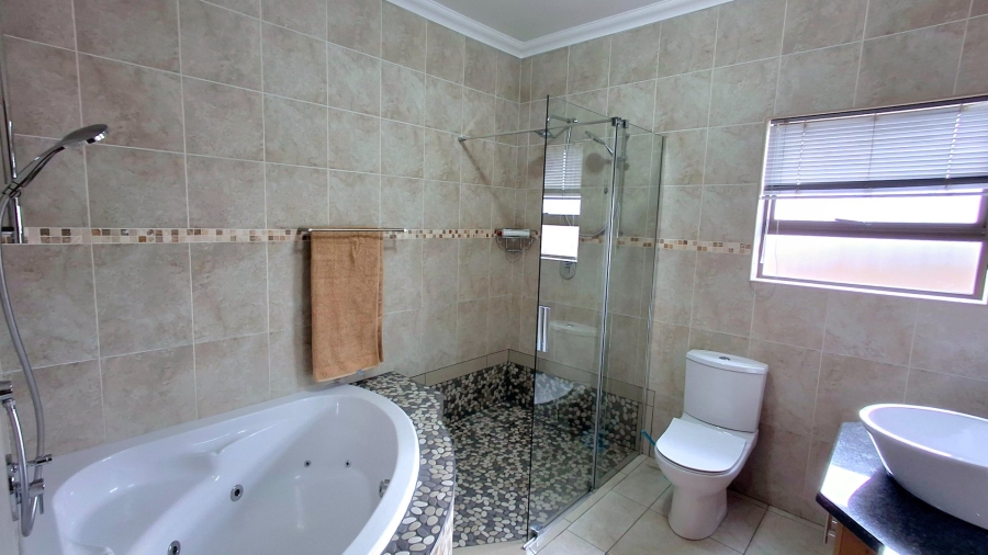 5 Bedroom Property for Sale in Vanderbijlpark SE 8 Gauteng