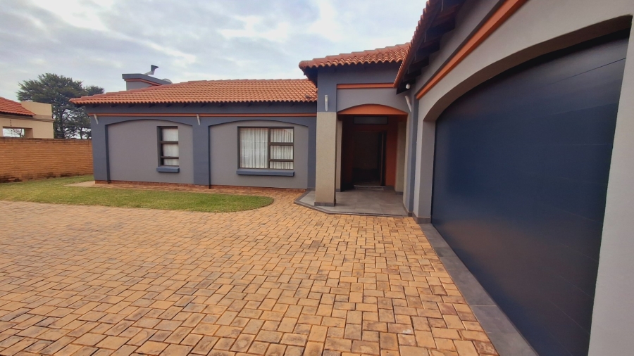 5 Bedroom Property for Sale in Vanderbijlpark SE 8 Gauteng