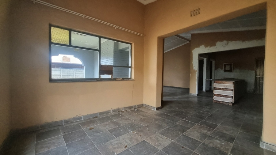 5 Bedroom Property for Sale in Sonland Park Gauteng