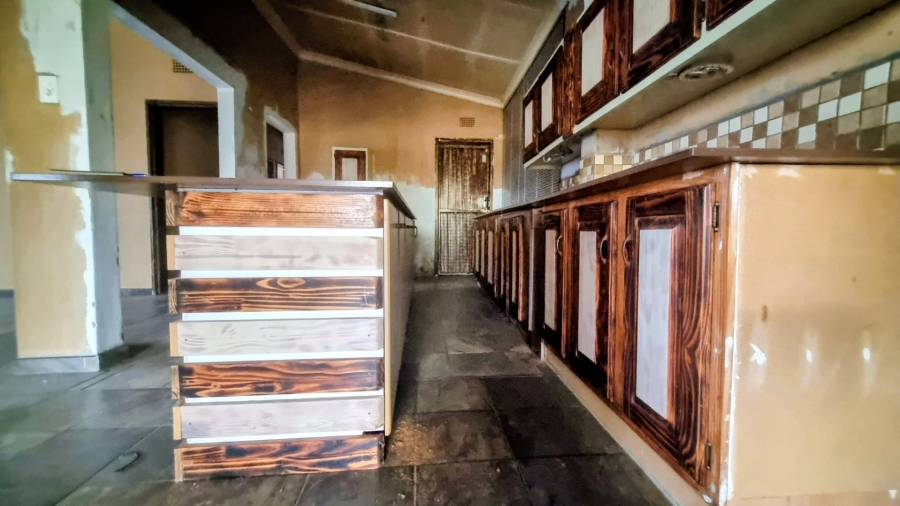5 Bedroom Property for Sale in Sonland Park Gauteng
