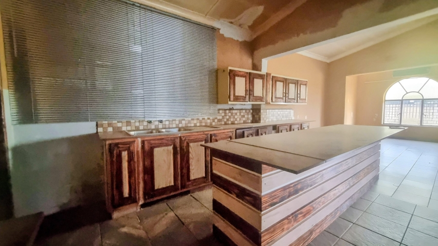 5 Bedroom Property for Sale in Sonland Park Gauteng