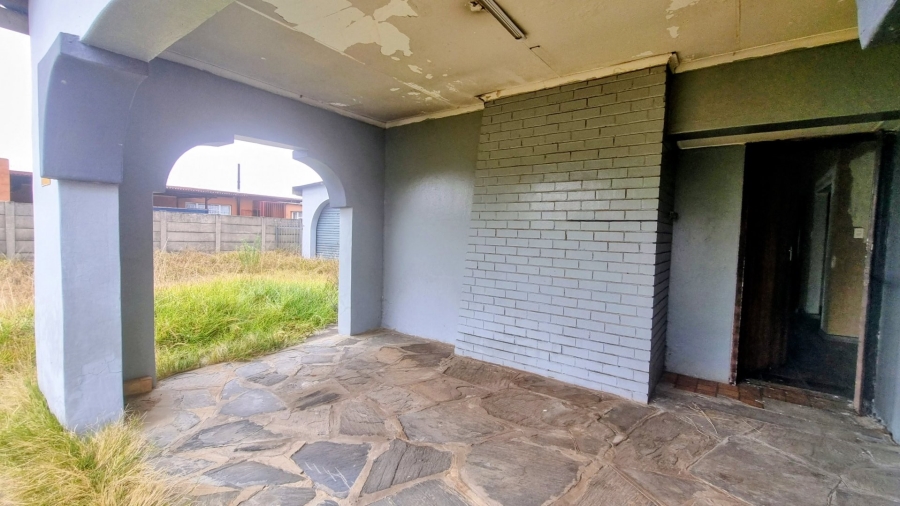 5 Bedroom Property for Sale in Sonland Park Gauteng