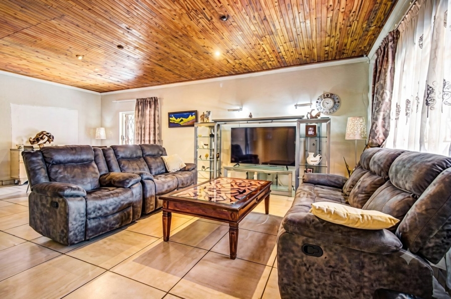 4 Bedroom Property for Sale in Hurlyvale Gauteng