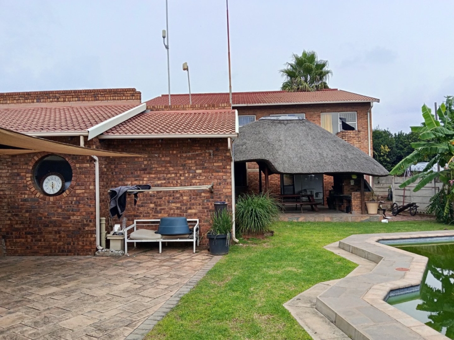 8 Bedroom Property for Sale in Dalpark Ext 1 Gauteng