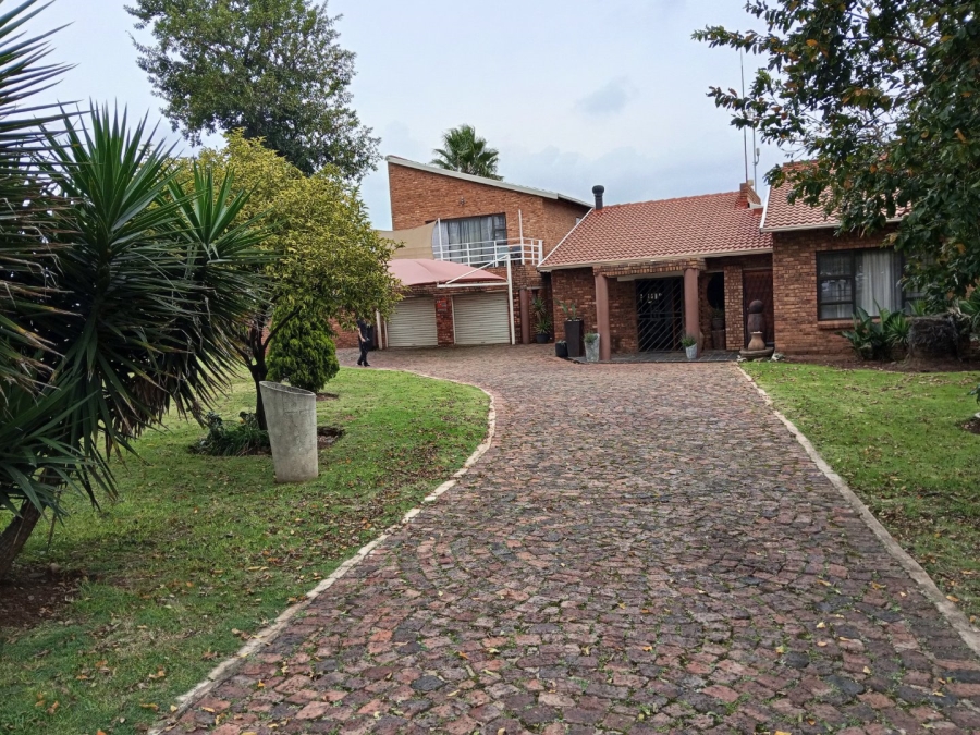 8 Bedroom Property for Sale in Dalpark Ext 1 Gauteng