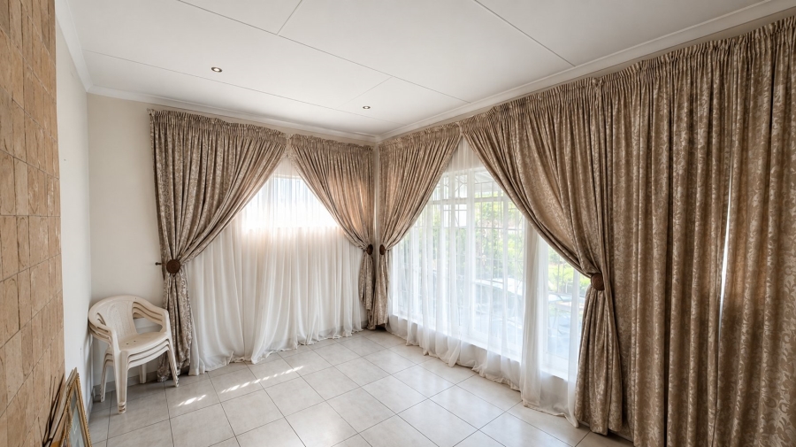  Bedroom Property for Sale in Mindalore Gauteng