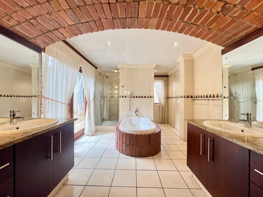 3 Bedroom Property for Sale in Eldoraigne Gauteng
