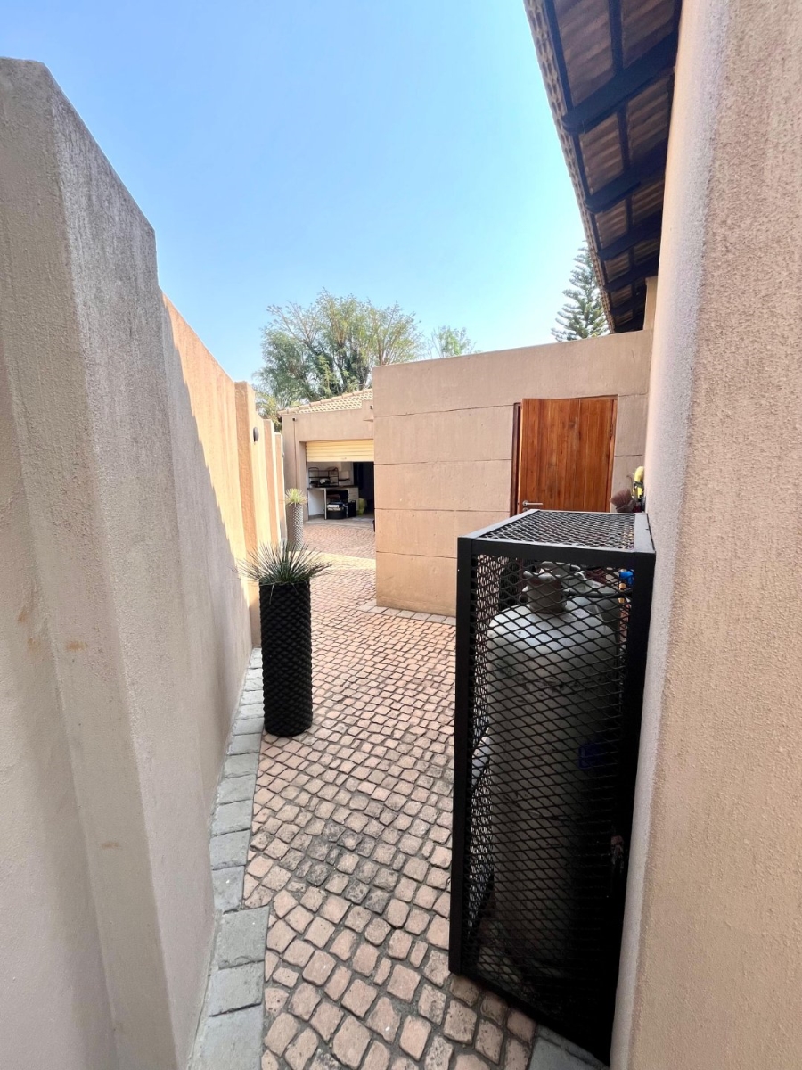 3 Bedroom Property for Sale in Eldoraigne Gauteng