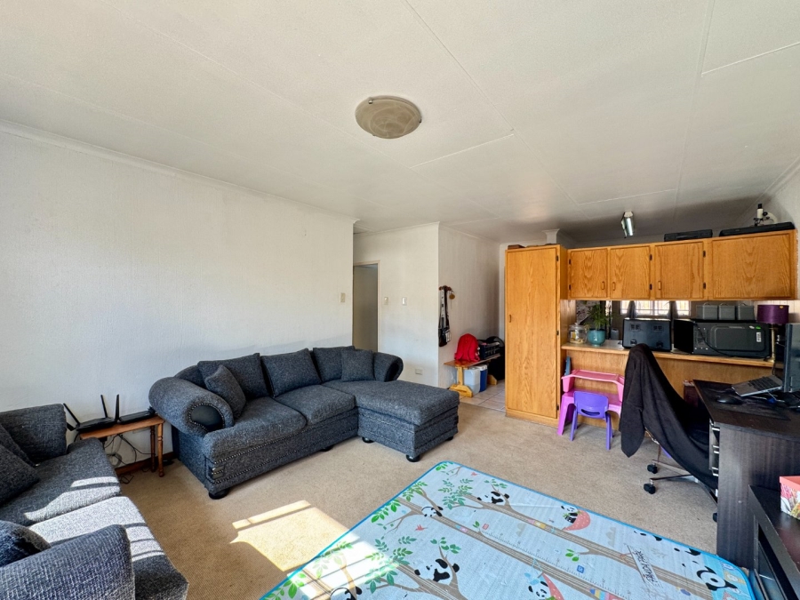 2 Bedroom Property for Sale in Rooihuiskraal North Gauteng