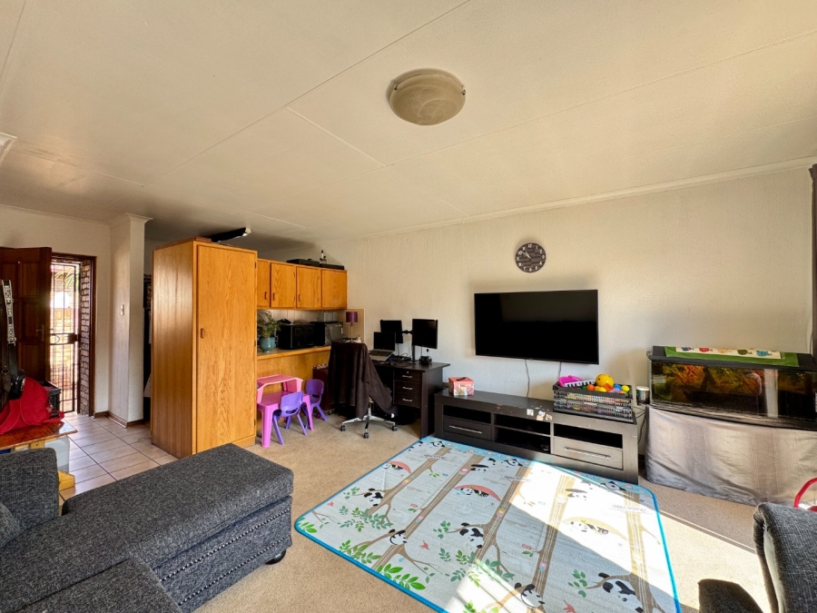 2 Bedroom Property for Sale in Rooihuiskraal North Gauteng