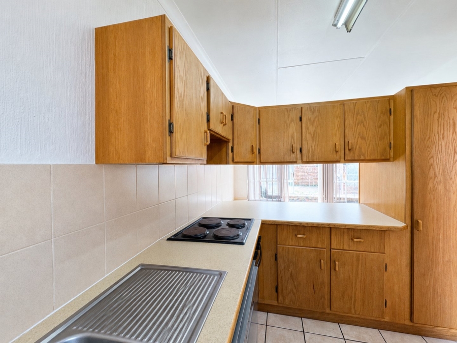 2 Bedroom Property for Sale in Rooihuiskraal North Gauteng