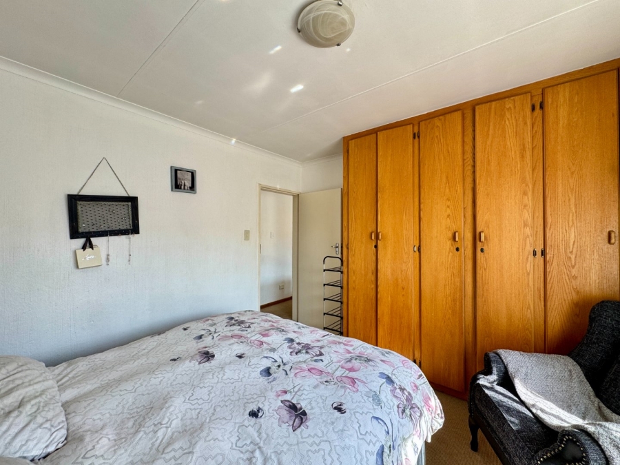 2 Bedroom Property for Sale in Rooihuiskraal North Gauteng