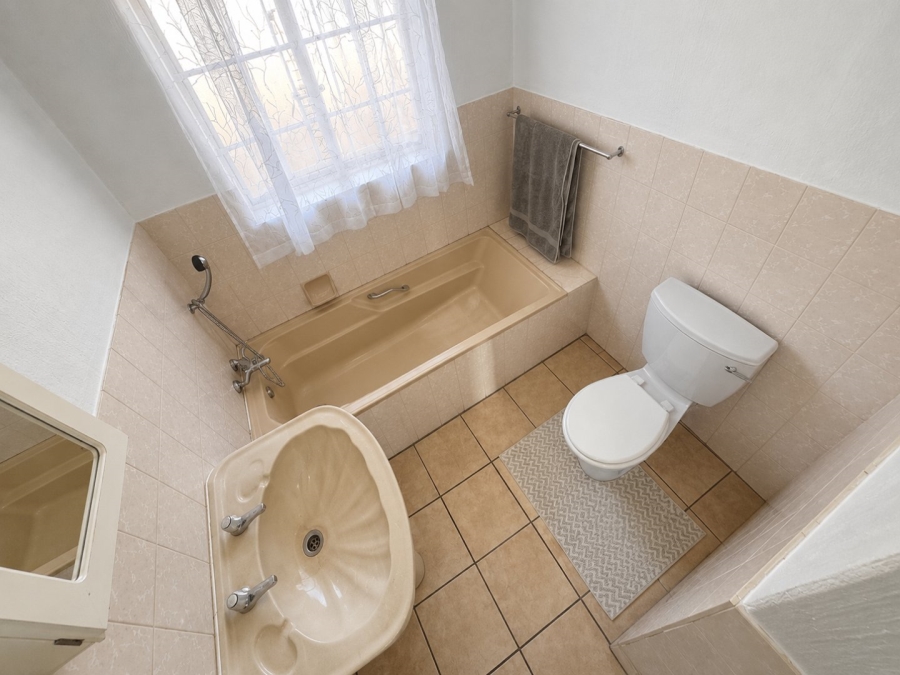 2 Bedroom Property for Sale in Rooihuiskraal North Gauteng