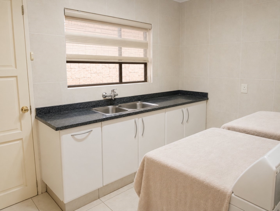To Let 4 Bedroom Property for Rent in Glenvista Gauteng