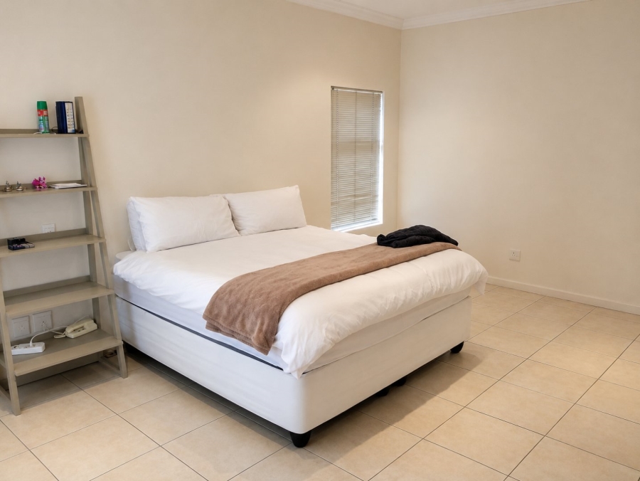 To Let 4 Bedroom Property for Rent in Glenvista Gauteng