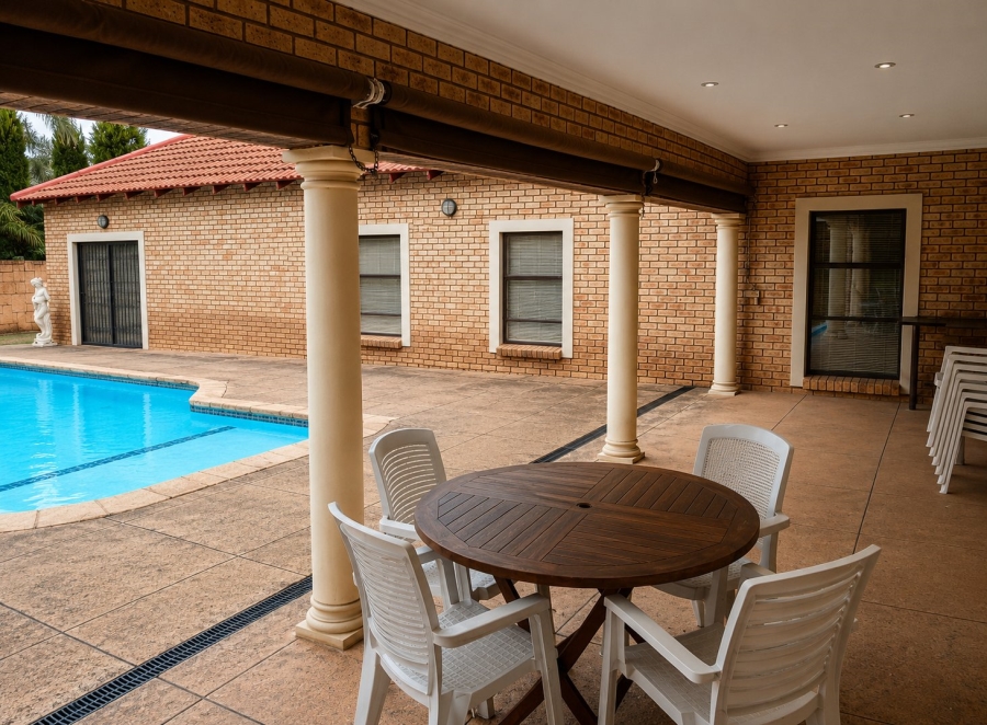 To Let 4 Bedroom Property for Rent in Glenvista Gauteng
