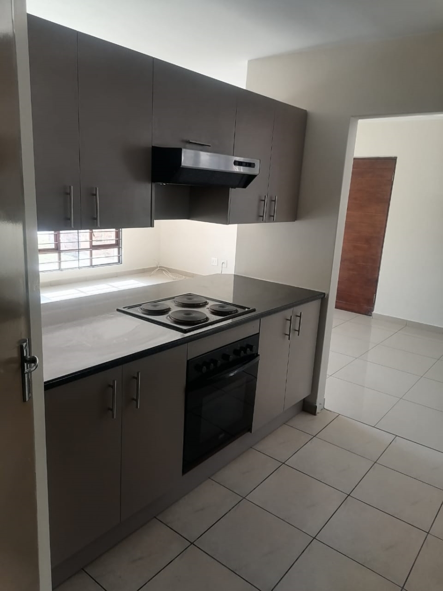 To Let 2 Bedroom Property for Rent in Vorna Valley Gauteng
