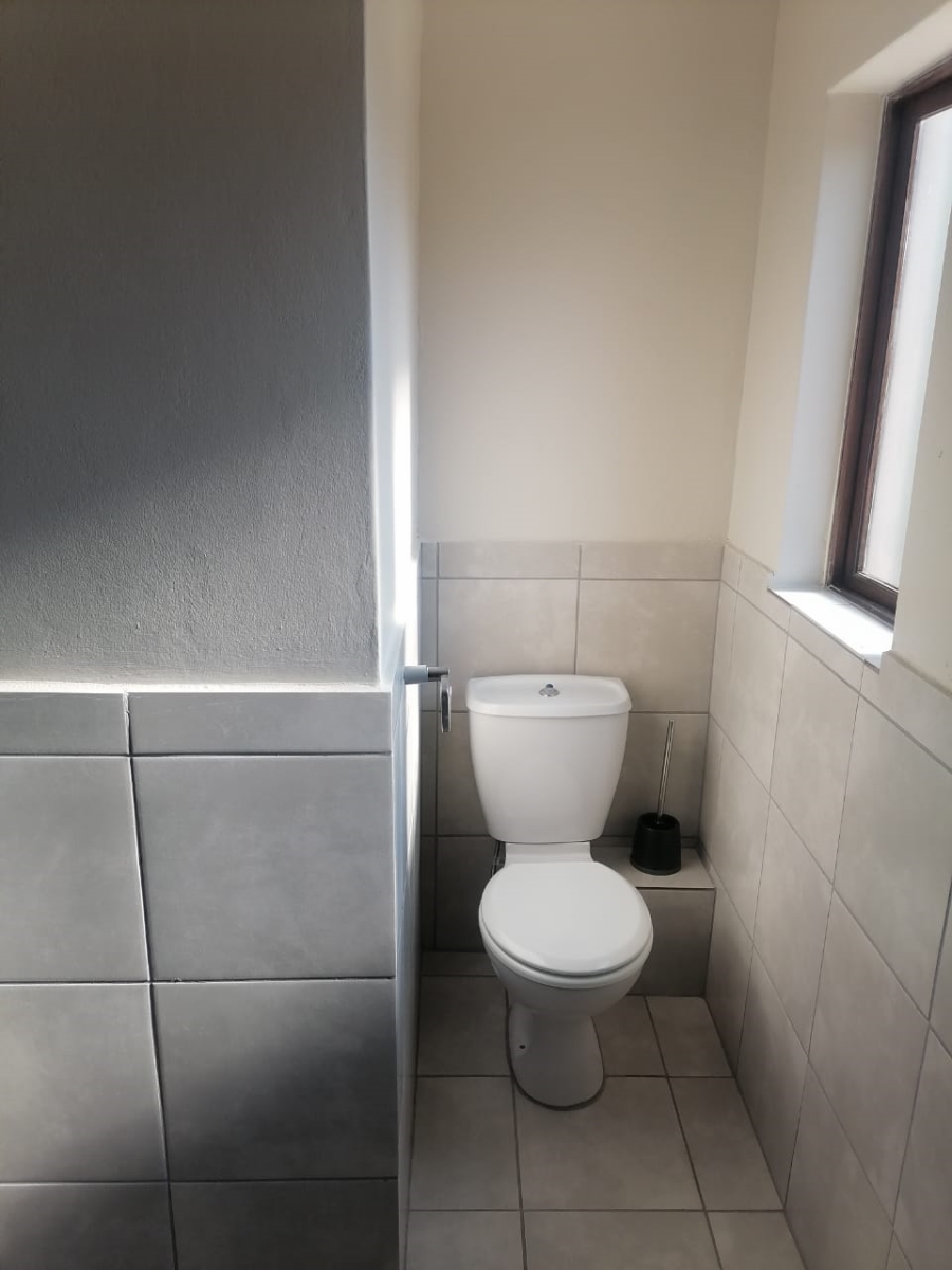 To Let 2 Bedroom Property for Rent in Vorna Valley Gauteng