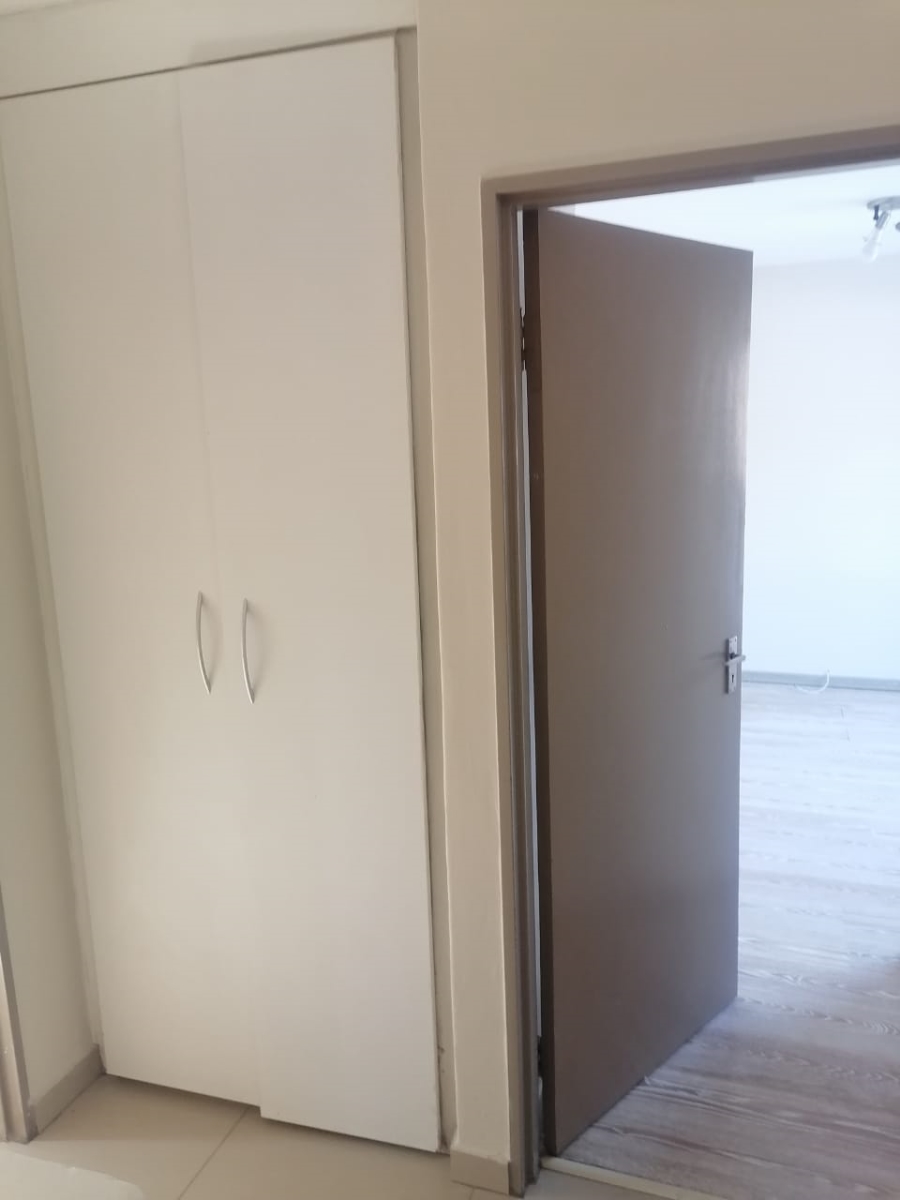 To Let 2 Bedroom Property for Rent in Vorna Valley Gauteng