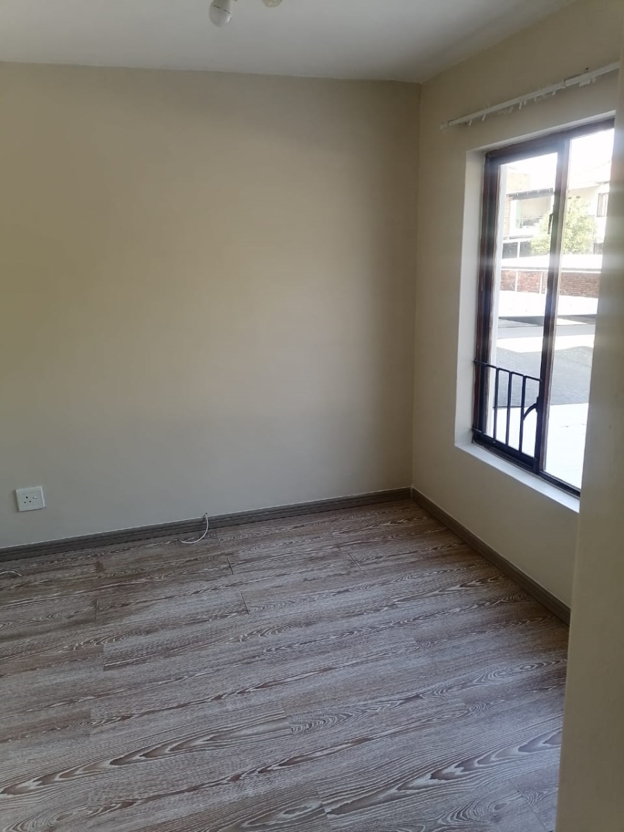 To Let 2 Bedroom Property for Rent in Vorna Valley Gauteng