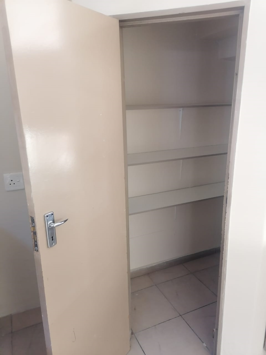 To Let 2 Bedroom Property for Rent in Vorna Valley Gauteng
