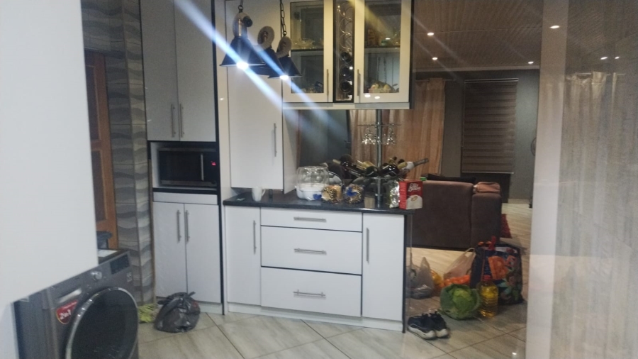 3 Bedroom Property for Sale in Etwatwa Gauteng