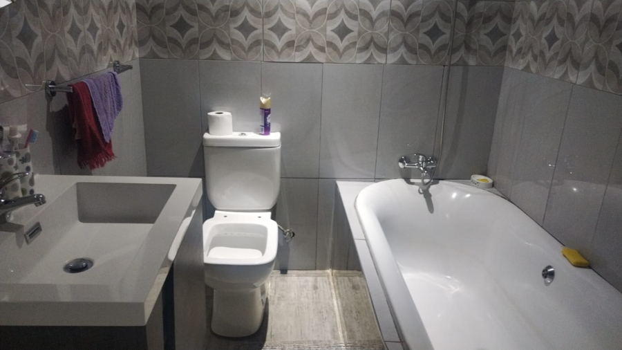 3 Bedroom Property for Sale in Etwatwa Gauteng