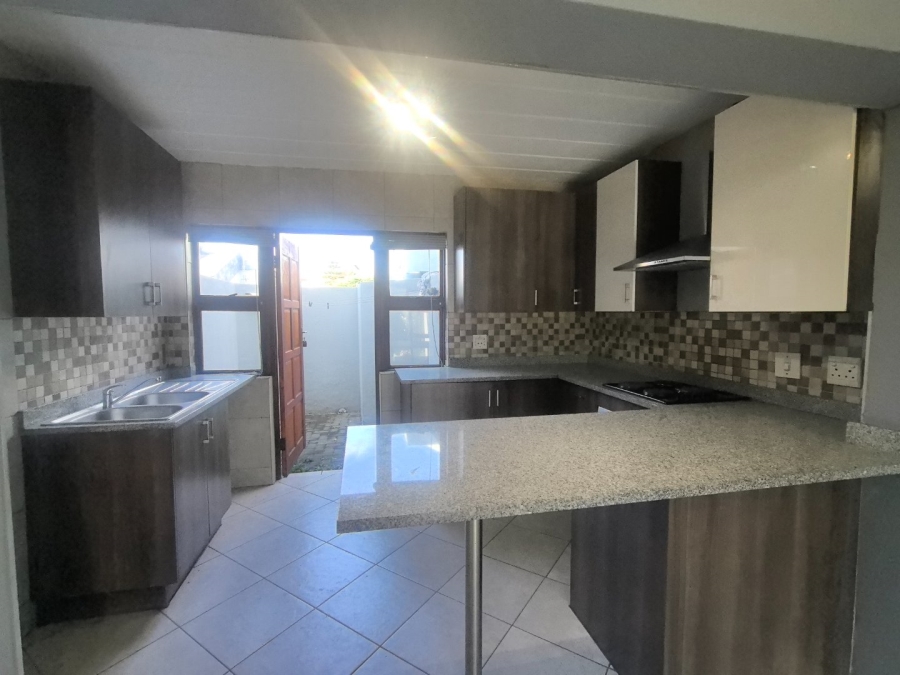 To Let 3 Bedroom Property for Rent in Lakefield Gauteng