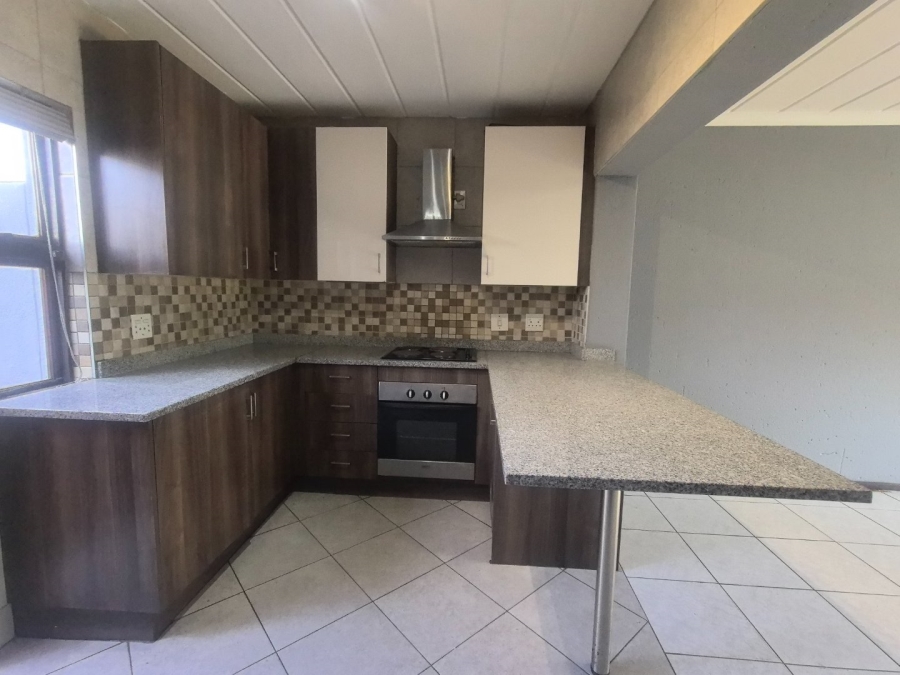 To Let 3 Bedroom Property for Rent in Lakefield Gauteng