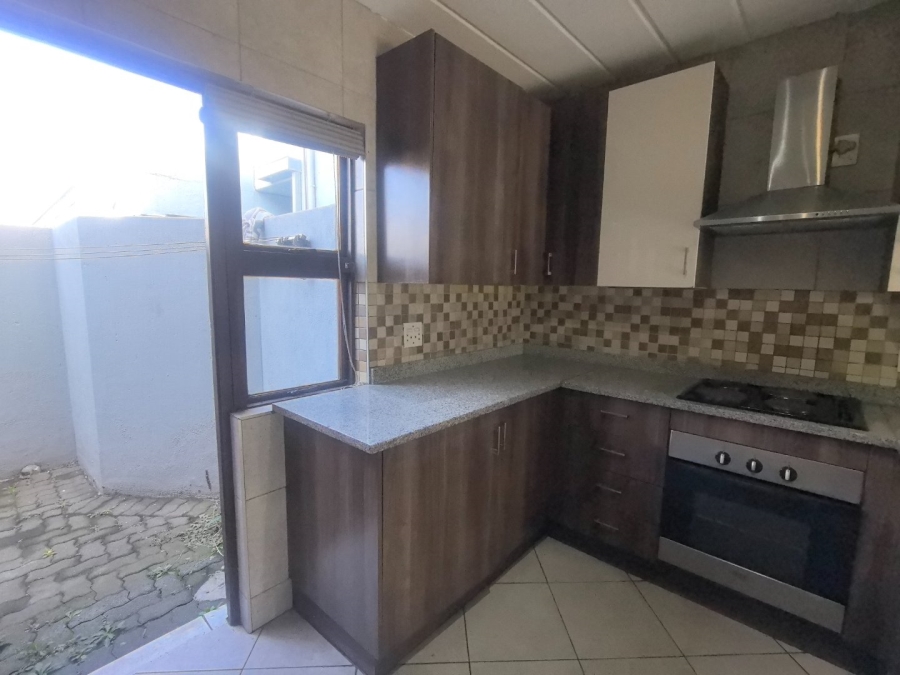 To Let 3 Bedroom Property for Rent in Lakefield Gauteng