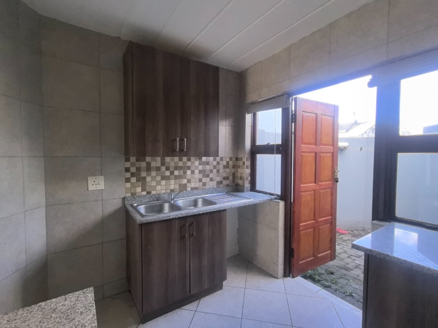 To Let 3 Bedroom Property for Rent in Lakefield Gauteng