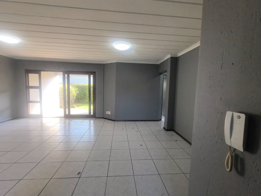 To Let 3 Bedroom Property for Rent in Lakefield Gauteng