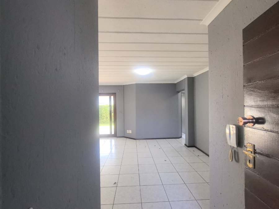 To Let 3 Bedroom Property for Rent in Lakefield Gauteng