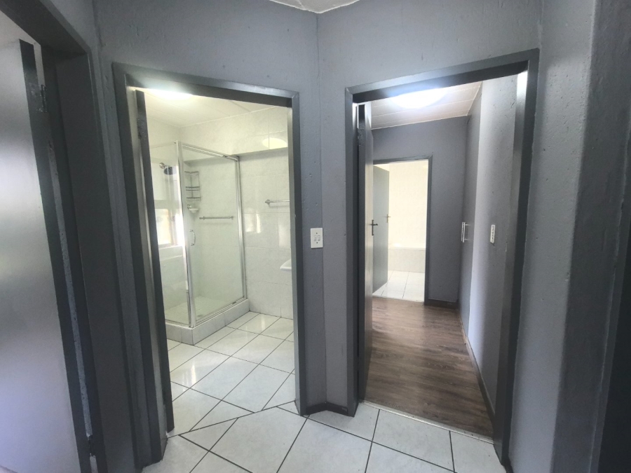 To Let 3 Bedroom Property for Rent in Lakefield Gauteng
