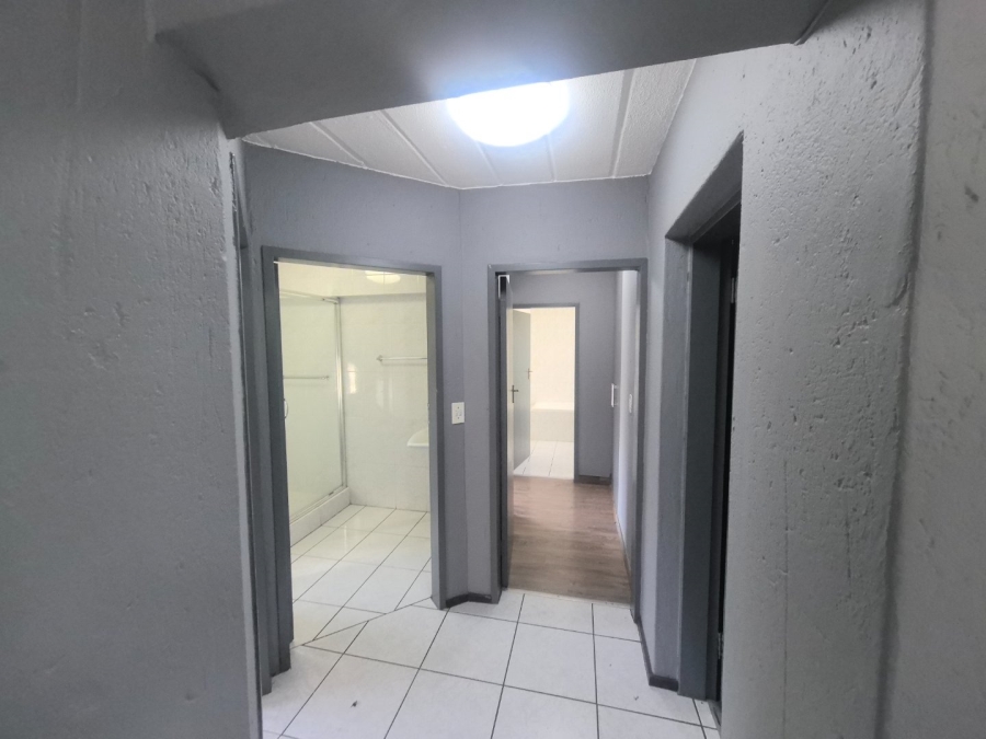 To Let 3 Bedroom Property for Rent in Lakefield Gauteng